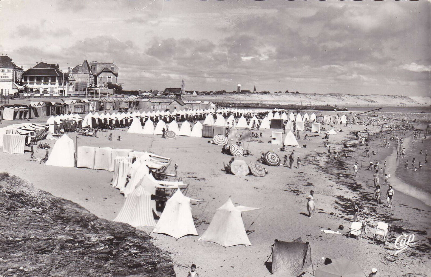 CPSM POSTCARD / CROSS OF LIFE THE BEACH 