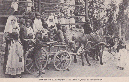 CARTE POSTALE ANCIENNE CPA / MISSIONS D'AFRIQUE LE DEPART POUR LA PROMENADE
