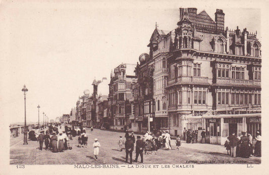 CARTE POSTALE ANCIENNE CPA / MALO-LES-BAINS LA DIGUE ET LES CHALETS