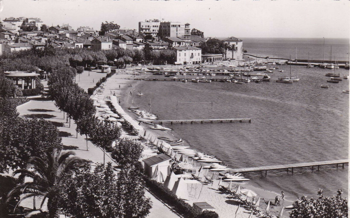 CARTE POSTALE CPSM NOIR & BLANC / SAINTE-MAXIME-SUR-MER LA PLAGE