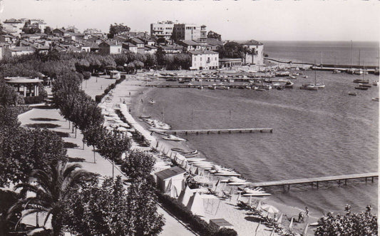 CARTE POSTALE CPSM NOIR & BLANC / SAINTE-MAXIME-SUR-MER LA PLAGE