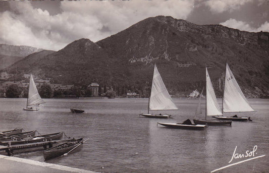 CARTE POSTALE CPSM NOIR & BLANC / ANNECY LE LAC ET LA CHAINE DU VEYRIER