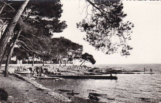 CPSM BLACK &amp; WHITE POSTCARD / BOULOURIS THE SEASIDE PROMENADE 