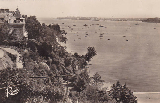 CARTE POSTALE CPSM NOIR & BLANC / DINARD VUE PRISE DU PRIEURE