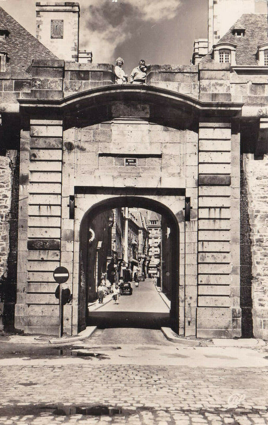 CPSM BLACK &amp; WHITE POSTCARD / SAINT-MALO PORTE DE DINAN (1959) 