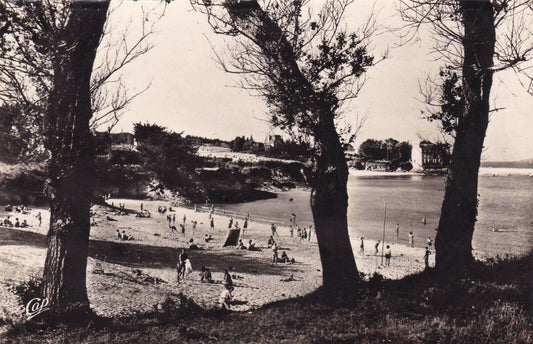 CPSM BLACK &amp; WHITE POSTCARD / SAINT-JACUT-DE-LA-MER PISSOTTE BEACH 