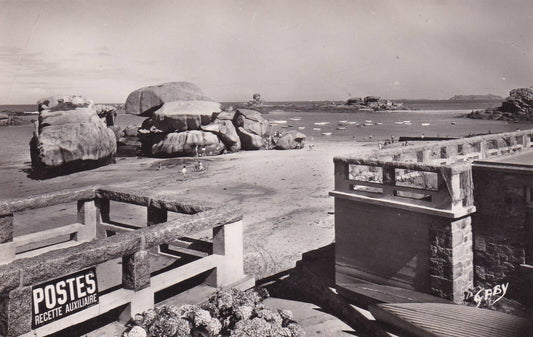 CPSM BLACK &amp; WHITE POSTCARD / TREGASTEL COZ-PORS BEACH AND THE DE 