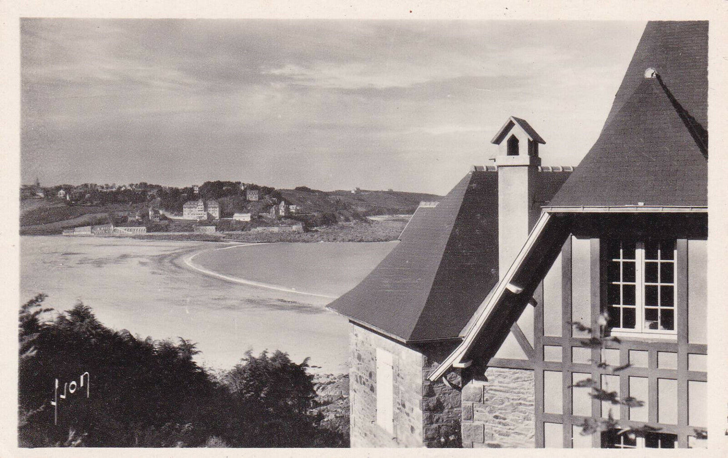 BLACK &amp; WHITE POSTCARD PERROS-GUIREC TRESTRAOU BEACH CPSM 