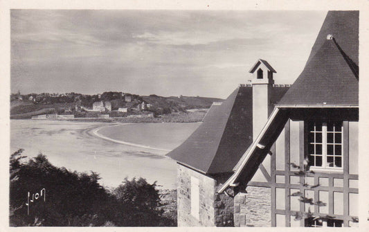 BLACK &amp; WHITE POSTCARD PERROS-GUIREC TRESTRAOU BEACH CPSM 