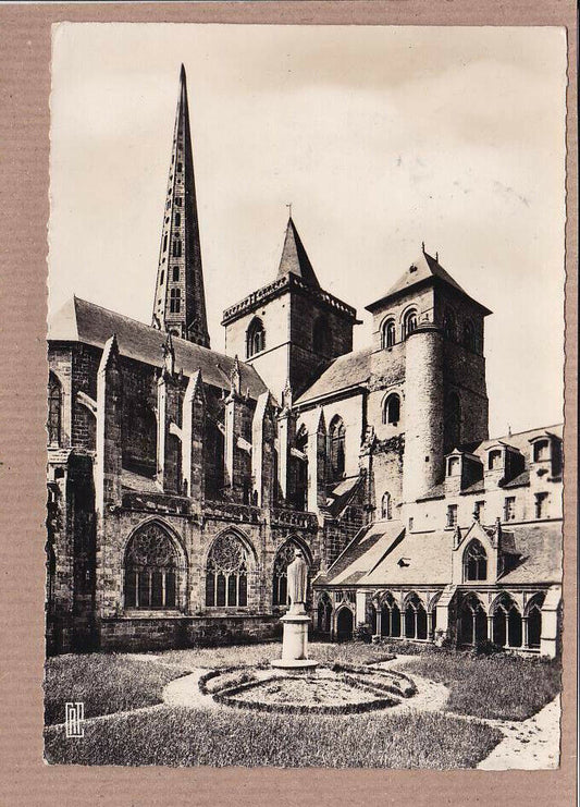 CARTE POSTALE CPSM NOIR & BLANC / TREGUIER LA TOUR D'HASTINGS CATHEDRALE