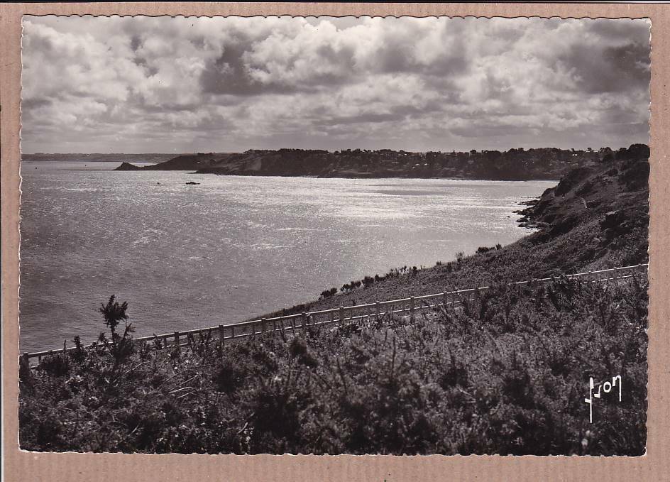 CPSM BLACK &amp; WHITE POSTCARD / PERROS-GUIREC BACKLIT VIEW OF TRESTRAOU 