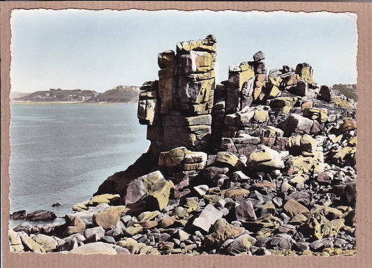CARTE POSTALE CPSM COULEUR / PLOUMANAC'H LE SQUEWEL OU CHATEAU DI DIABLE