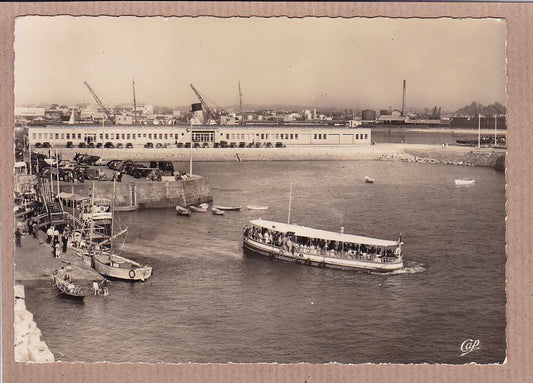 CPSM BLACK &amp; WHITE POSTCARD / SAINT-MALO THE PIER FOR DINARD 