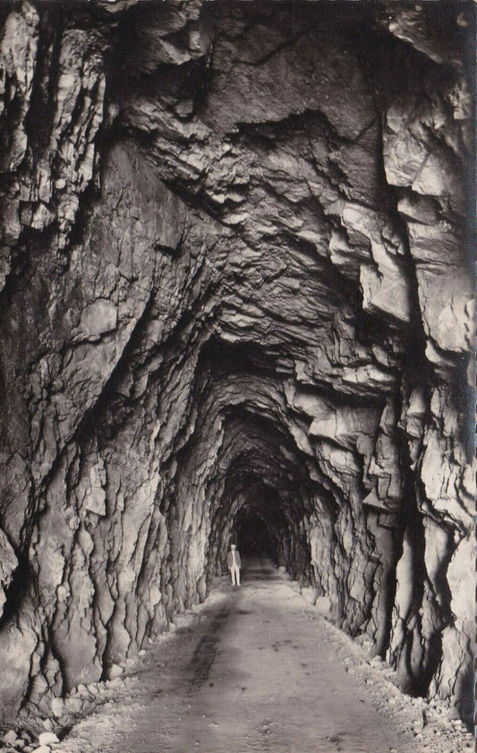 CARTE POSTALE CPSM NOIR & BLANC / PAYSAGES DE L'OISANS TUNNEL ROUTE VILLARD-ND