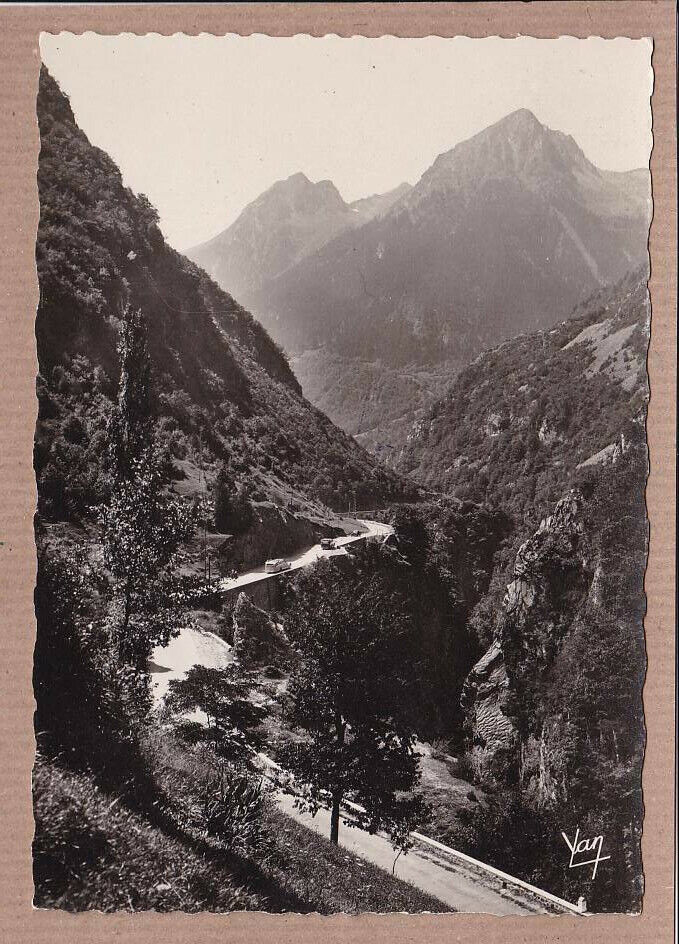CPSM BLACK &amp; WHITE POSTCARD / ROAD TO GAVARNIE GOUFFRE PONT NAPOLEON 
