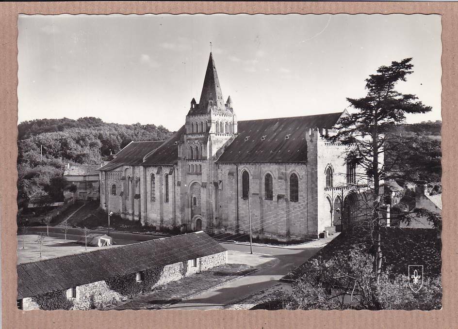 CARTE POSTALE CPSM NOIR & BLANC / TREVES-CUNAULT EGLISE NOTRE-DAME