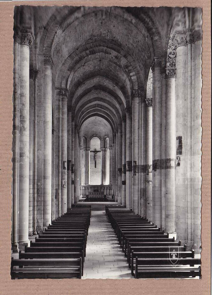 CARTE POSTALE CPSM NOIR & BLANC / TREVES-CUNAULT EGLISE NOTRE-DAME LA GRANDE NEF
