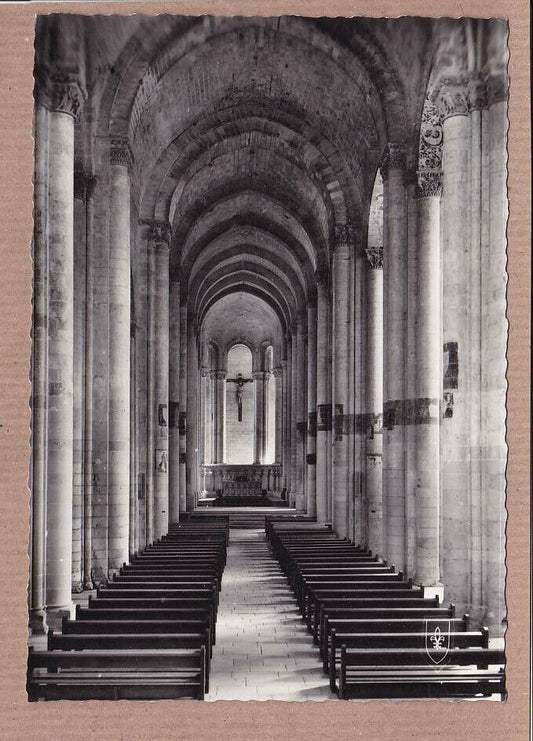 CARTE POSTALE CPSM NOIR & BLANC / TREVES-CUNAULT EGLISE NOTRE-DAME LA GRANDE NEF