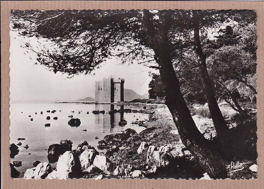 CARTE POSTALE CPSM NOIR & BLANC / CANNES ILES DE LERINS MONASTERE ILE ST-HONORAT