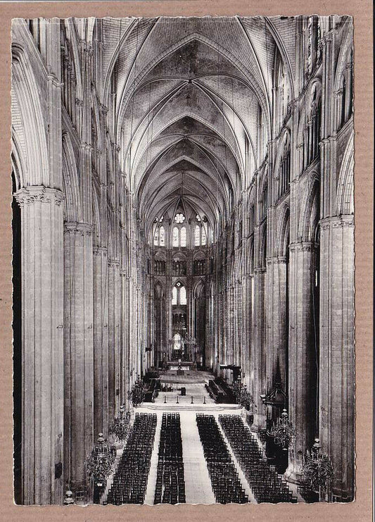 CARTE POSTALE CPSM NOIR & BLANC / CATHEDRALE ST-ETIENNE DE BOURGES LA NEF