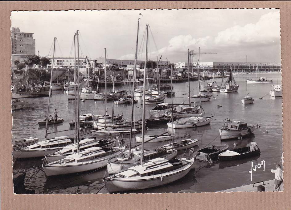 CPSM BLACK &amp; WHITE POSTCARD / ROYAN THE PORT AND THE SEAFRONT 