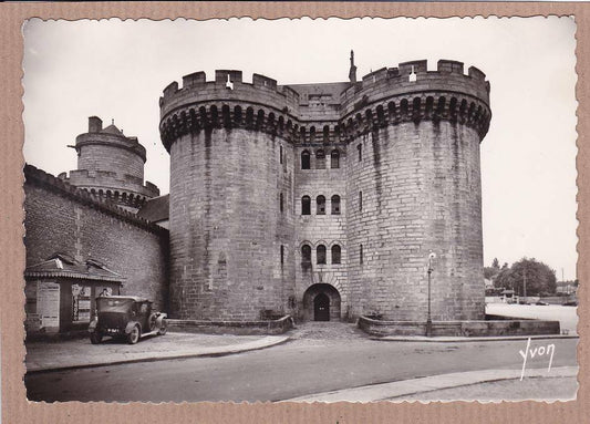 CARTE POSTALE CPSM NOIR & BLANC / ALENCON CHATEAU DES DUCS D'ALENCON