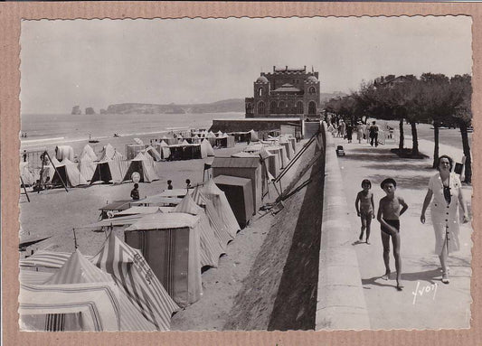 CARTE POSTALE CPSM NOIR & BLANC / HENDAYE LA PLAGE ET LE CASINO