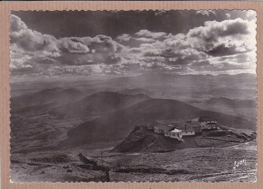 CPSM BLACK &amp; WHITE POSTCARD / SURROUNDINGS OF ROYAT PUY DE DOME VIEW OF THE HOTEL 