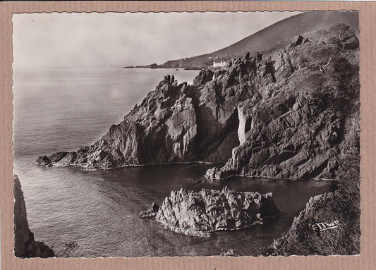 CPSM BLACK &amp; WHITE POSTCARD / THE FRENCH RIVIERA ESTEREL CLIFFS 