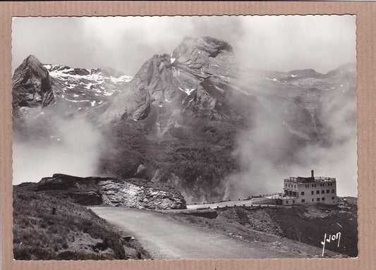 CPSM BLACK &amp; WHITE POSTCARD / COL D'AUBISQUE THE HOTEL DES CRETES BLANCHES 