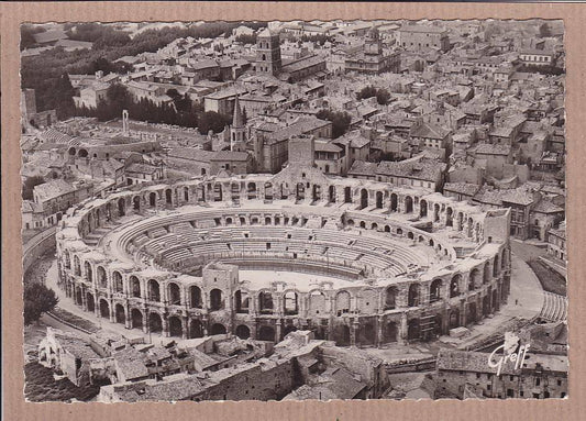 CARTE POSTALE CPSM NOIR & BLANC / ARLES VUE AERIENNE ENSEMBLE DES ARENES