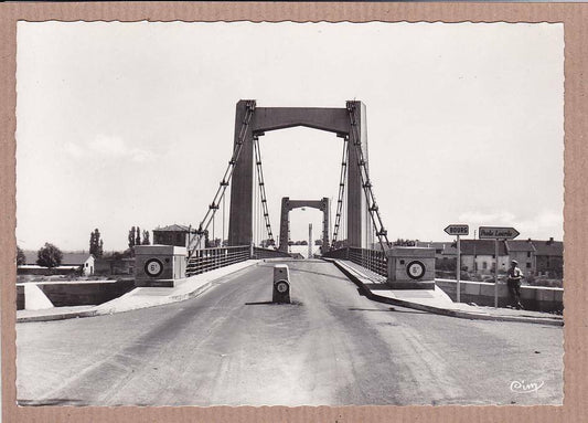 CPSM BLACK &amp; WHITE POSTCARD / TOURNUS THE NEW SUSPENSION BRIDGE OVER THE SAONE 