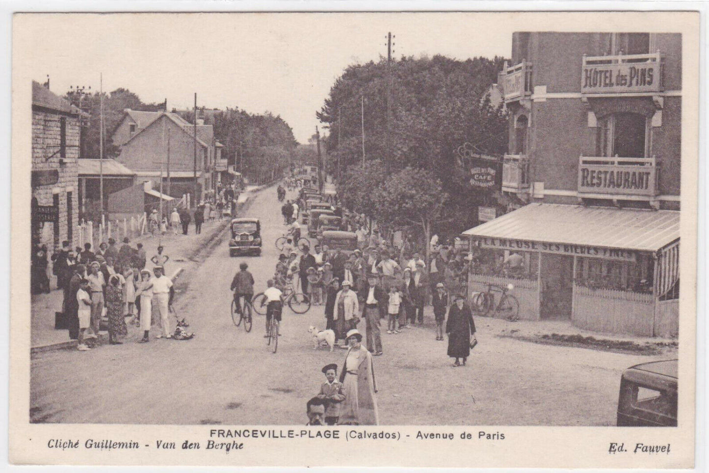 CARTE POSTALE ANCIENNE CPA FRANCEVILLE-PLAGE CALVADOS AVENUE DE PARIS