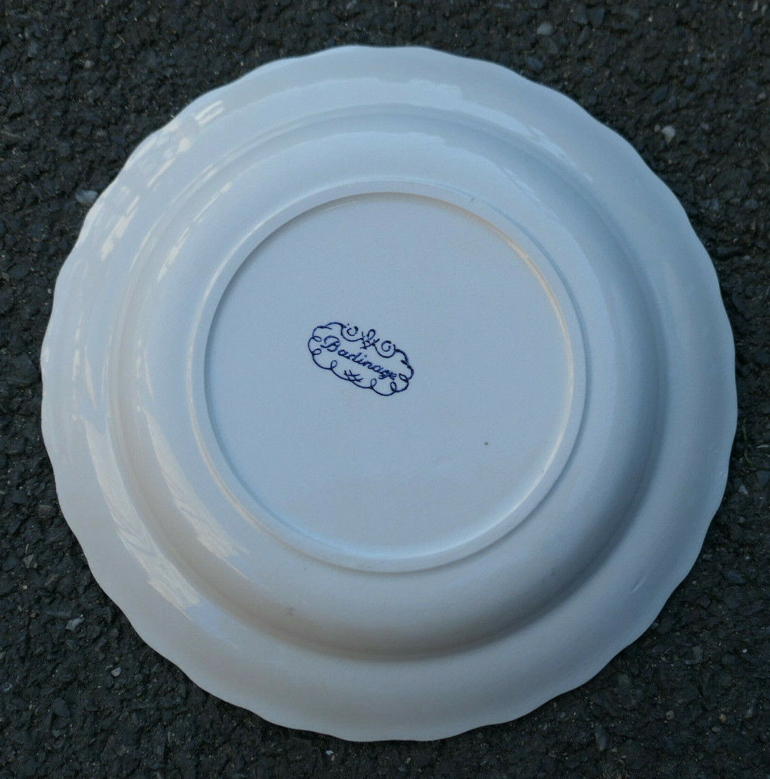 ANCIENNE ASSIETTE EN FAIENCE DECOR BADINAGE AMOUREUX AMOUR COUPLE A IDENTIFIER