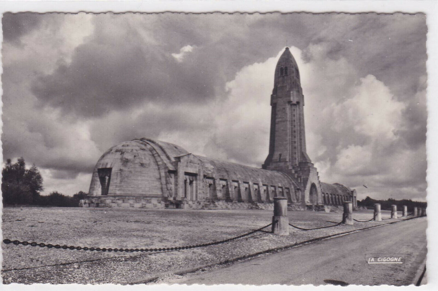 BLACK &amp; WHITE POSTCARD CPSM DOUAUMONT L'OSSUAIRE MEUSE 