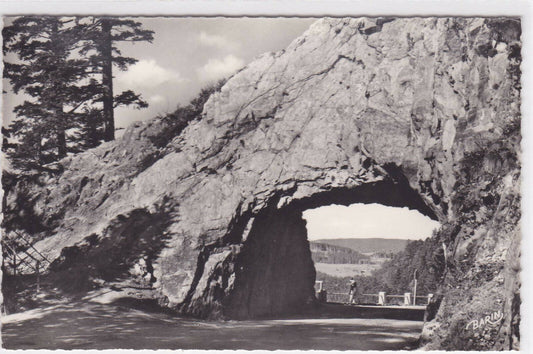 BLACK &amp; WHITE POSTCARD CPSM GERARDMER CLIMATIC STATION LA ROCHE DU DIABLE 