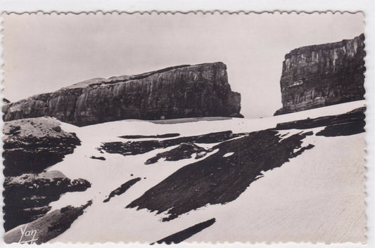 BLACK &amp; WHITE POSTCARD CPSM GAVARNIE LA BRECHE DE ROLAND 