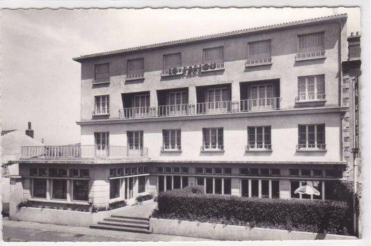CPSM CARTE POSTALE NOIR & BLANC HOTEL RESTAURANT LE PARIOU ROUTE DE CLERMONT