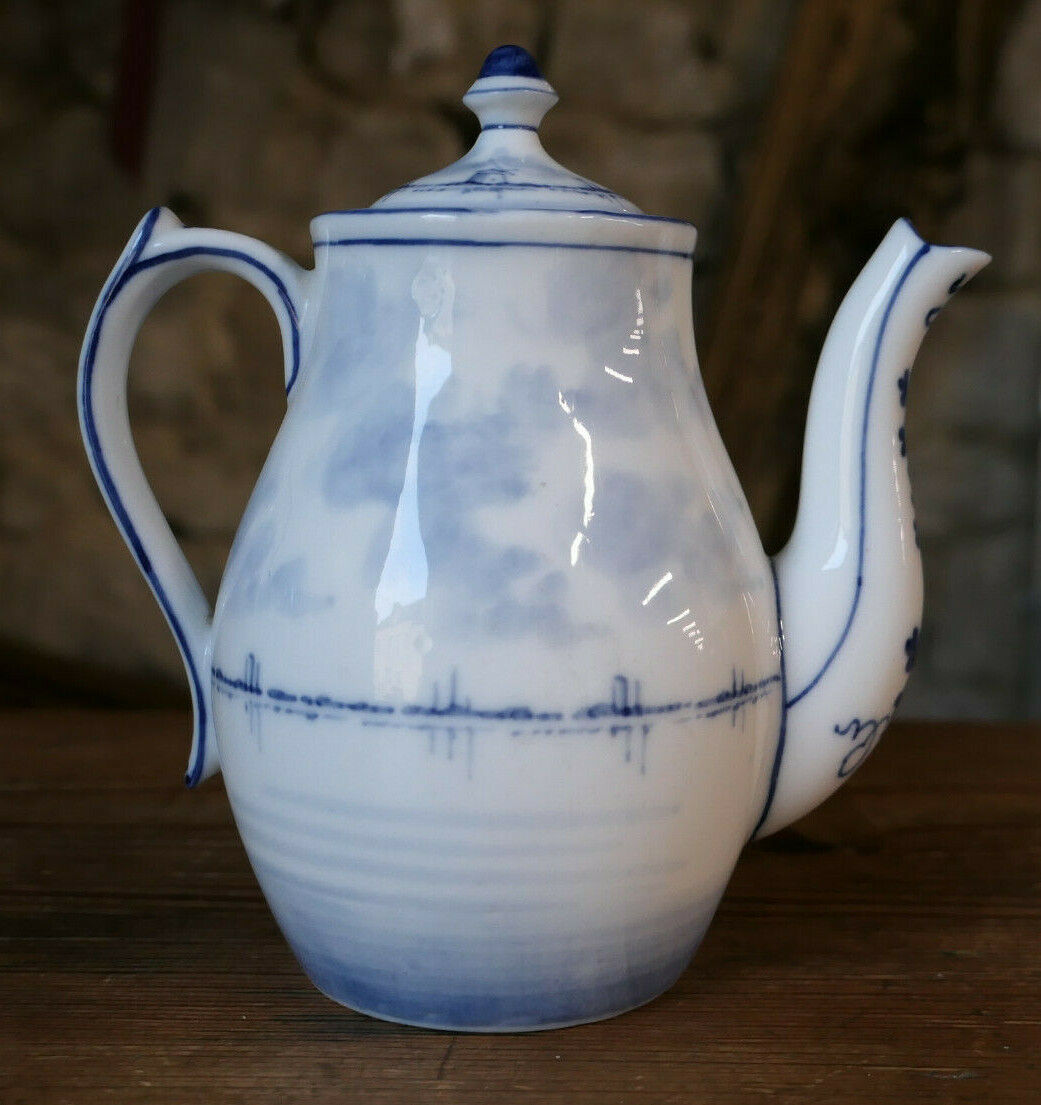 PETITE THEIERE VERSEUSE EN FAIENCE DECOR MOULIN ET BATEAUX DELFT HOLLAND TEA POT