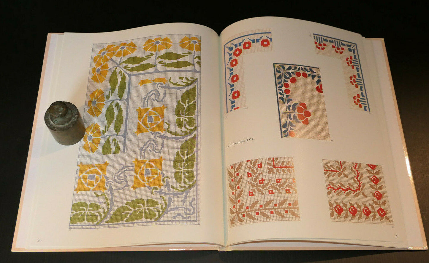 FLEURS ET FRUITS POINT DE CROIX / REGINE DEFORGES GENEVIEVE DORMANN / 1994