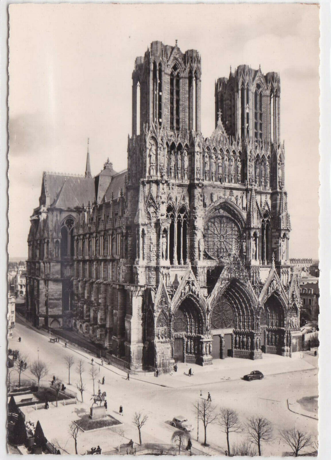 CARTE POSTALE NOIR & BLANC CPSM REIMS LA CATHEDRALE