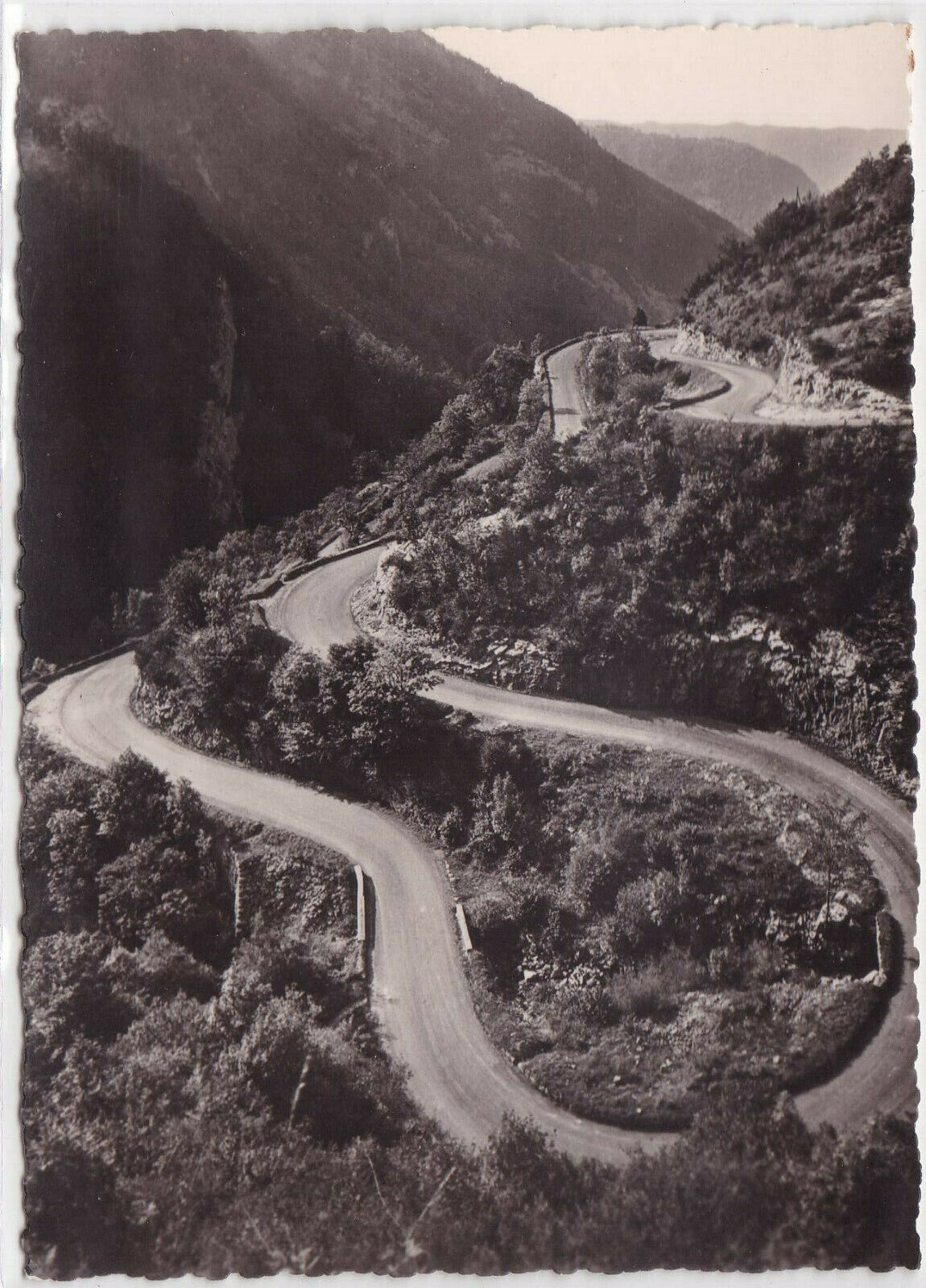 CARTE POSTALE NOIR & BLANC CPSM ROUTE DE SAINT-CLAUDE A LA FAUCILLE LACETS