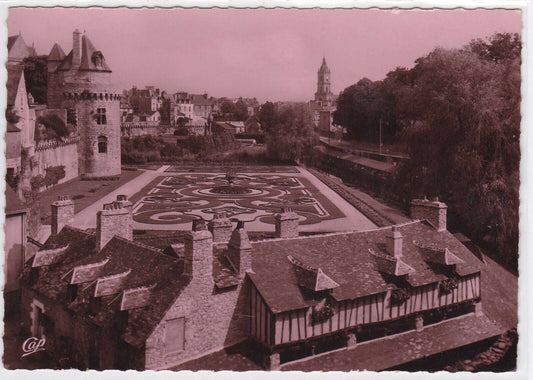 CARTE POSTALE COULEUR CPSM VANNES LES JARDINS ET LES REMPARTS BRETAGNE