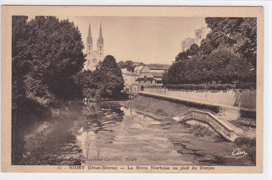 OLD POSTCARD CPA NIORT LA SEVRE NIORTAISE AT THE FOOT OF THE KEEP 
