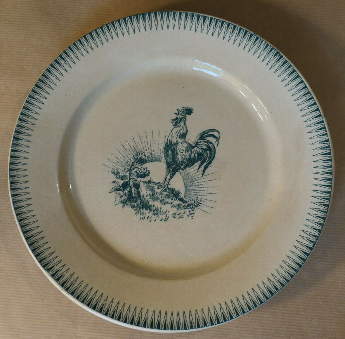 ANCIENNE ASSIETTE PORCELAINE OPAQUE DE GIEN TERRE DE FER CHANTECLER DECOR COQ