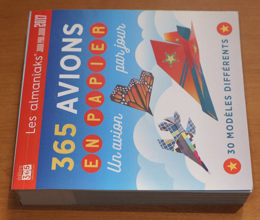 LES ALMANIAKS 2017 / 365 AVIONS EN PAPIER UN AVION PAR JOUR