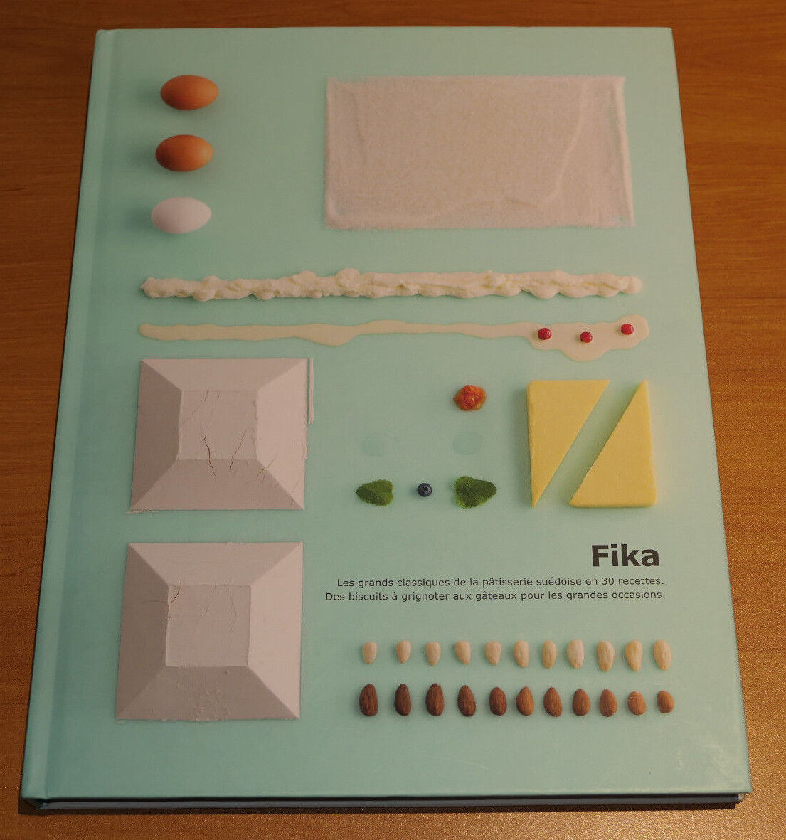 FIKA / PATISSERIE SUEDOISE BISCUITS GATEAUX PHOTOS CUISINE SUEDE / IKEA 2012