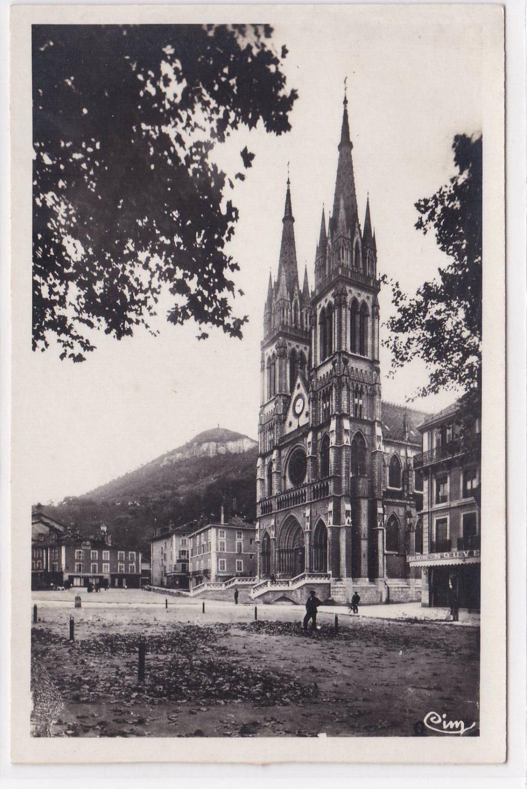 POSTCARD CPSM VOIRON-CHARTREUSE ISERE THE CATHEDRAL AND THE HILL OF VOUISE