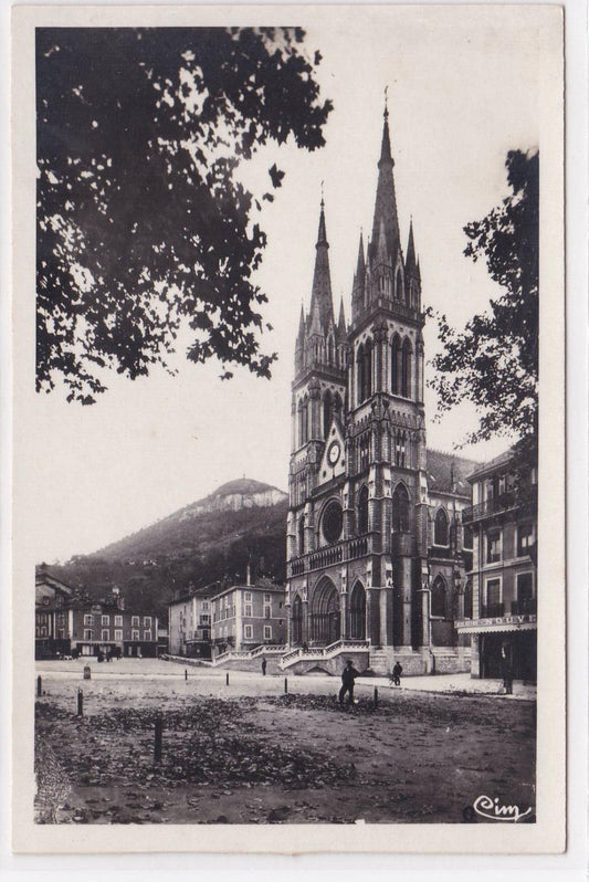 POSTCARD CPSM VOIRON-CHARTREUSE ISERE THE CATHEDRAL AND THE HILL OF VOUISE