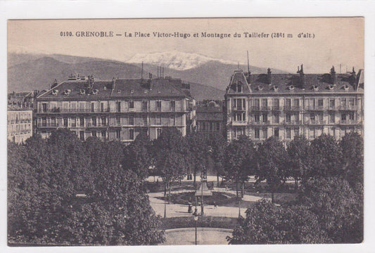 CARTE POSTALE CPA GRENOBLE LA PLACE VICTOR HUGO ET MONTAGNE DU TAILLEFER